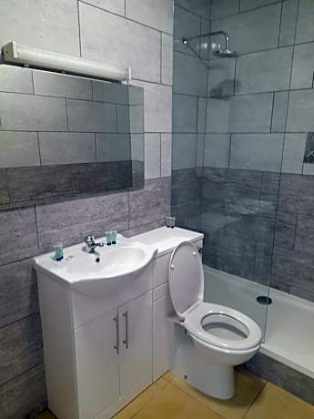 Family Room (2 Adults + 2 Children)