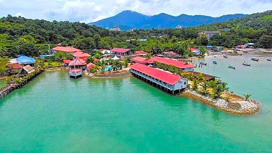Penarak Bamboo Beach Motel