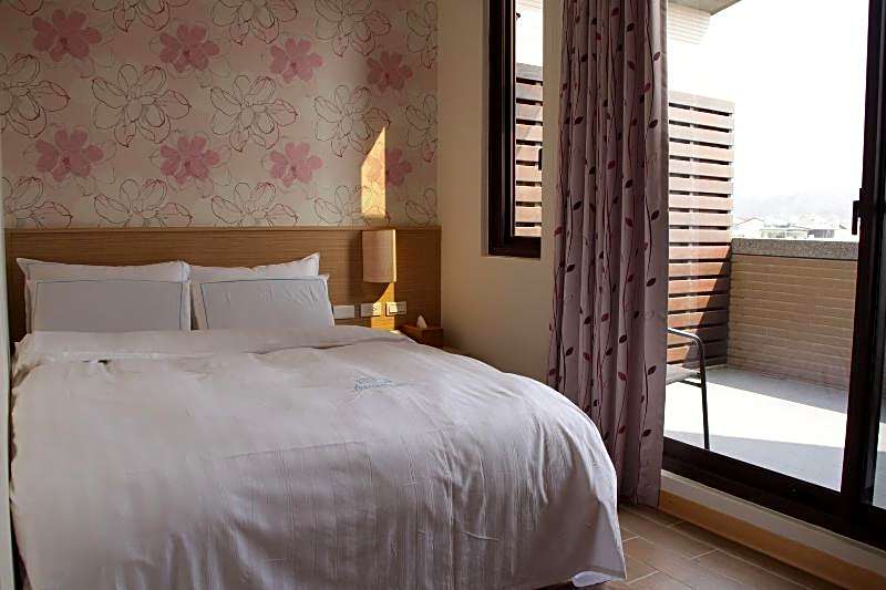 兩腳詩集綠活學旅 l 全自助入住旅館 l