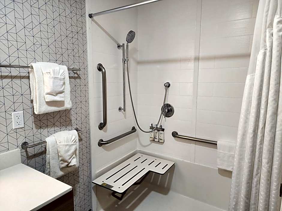 Holiday Inn Express & Suites Lathrop by IHG