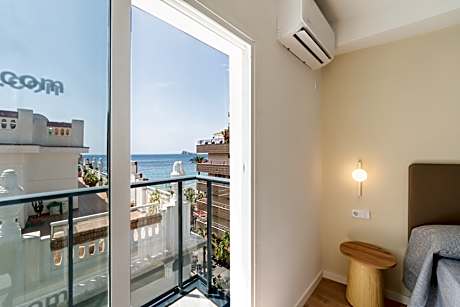 SUPERIOR ROOM WITH TERRACE (3 ADULTS + 1 CHILD)