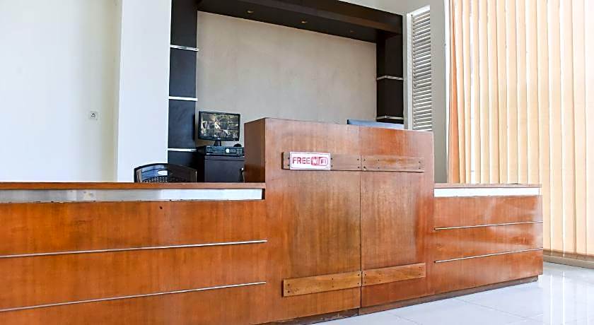 RedDoorz near Alun Alun Wonosobo