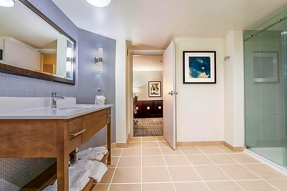 DoubleTree by Hilton South Charlotte Tyvola