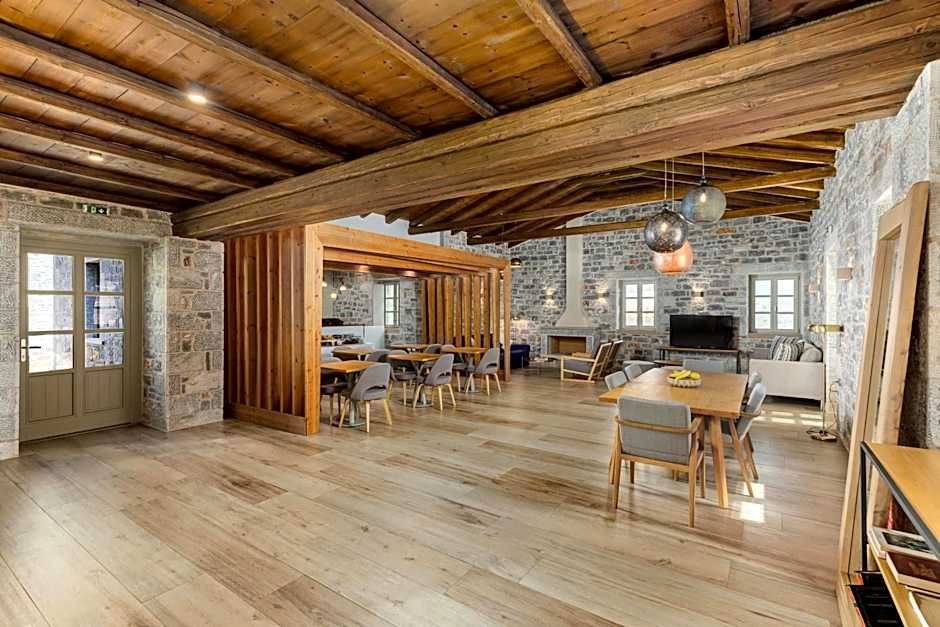 Trapela Limeni Luxury Suites