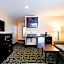 Holiday Inn Express & Suites Woodland Hills by IHG