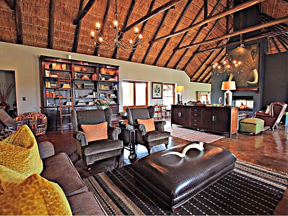 Hlosi Game Lodge - Amakhala Game Reserve