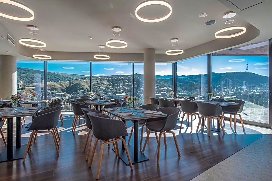 Golden Tulip Design Tbilisi