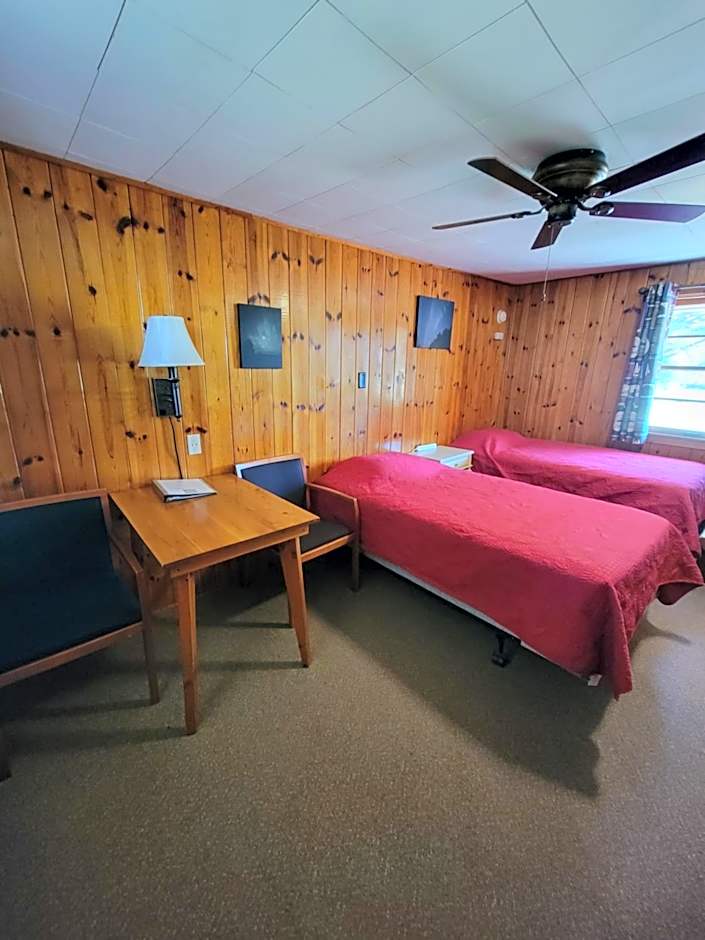 Two Rivers Motel and Cabins of Kenton, MI