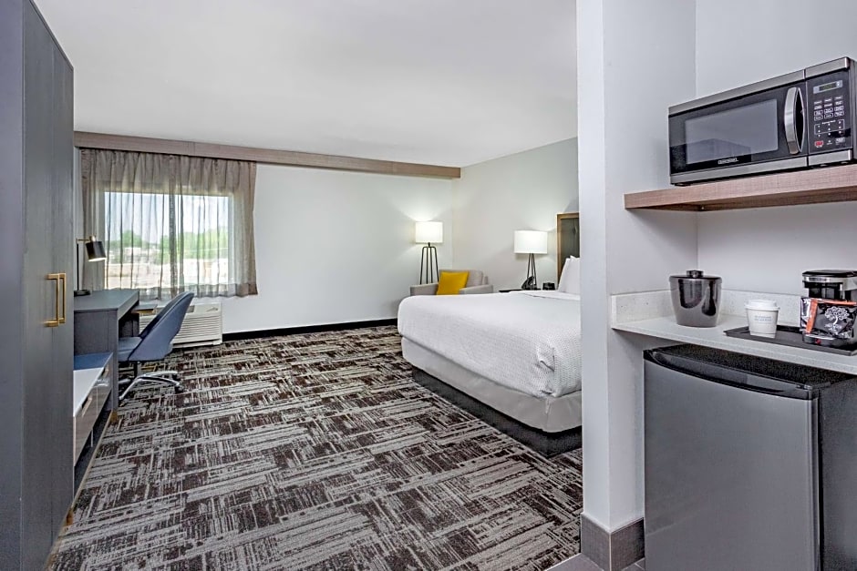 LaQuinta Suites by Wyndham South Bend Notre Dame Area