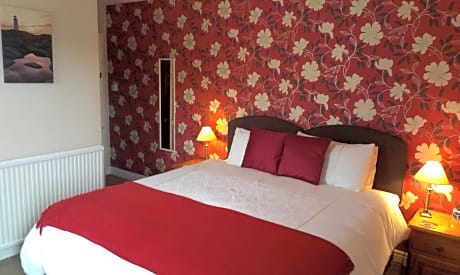 Classic Double or Twin Room with Partial Sea View