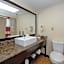 Red Roof PLUS & Suites Opelika