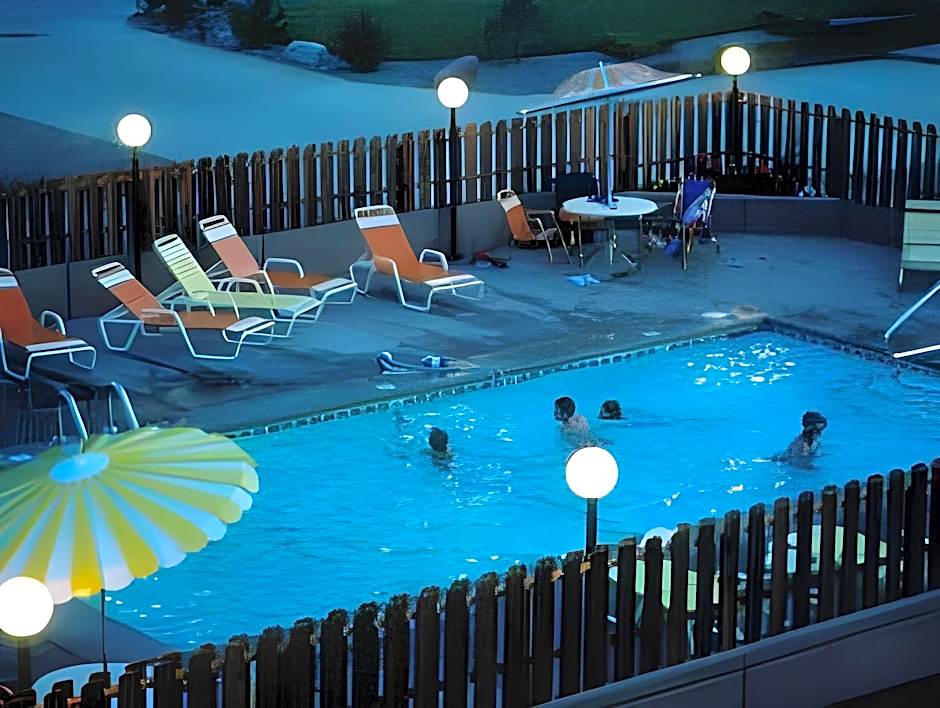 Glenwood Springs Cedar Lodge
