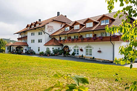 Sattelbogener Hof