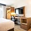 La Quinta Inn & Suites by Wyndham Danbury