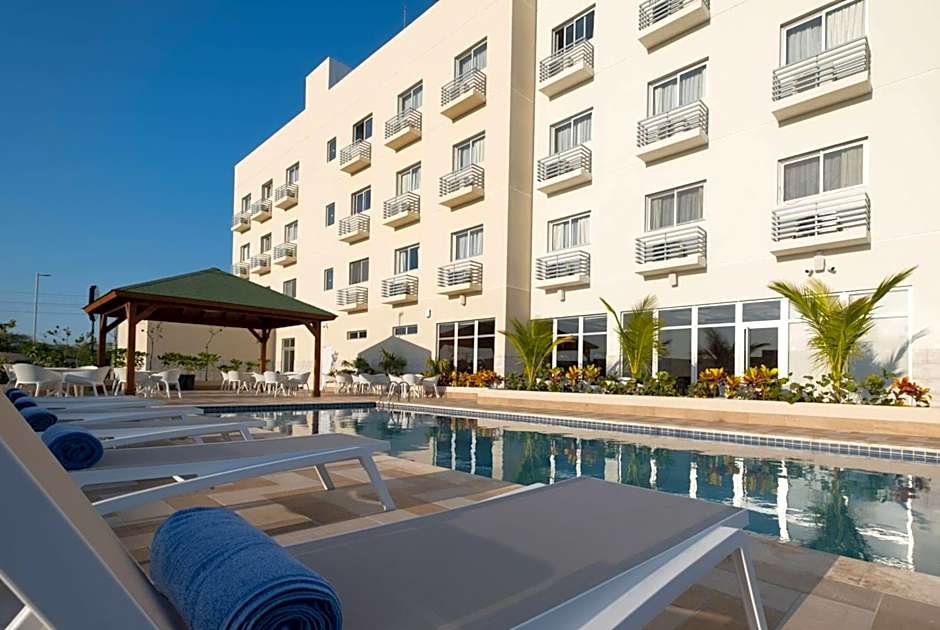 Super 8 by Wyndham Manzanillo