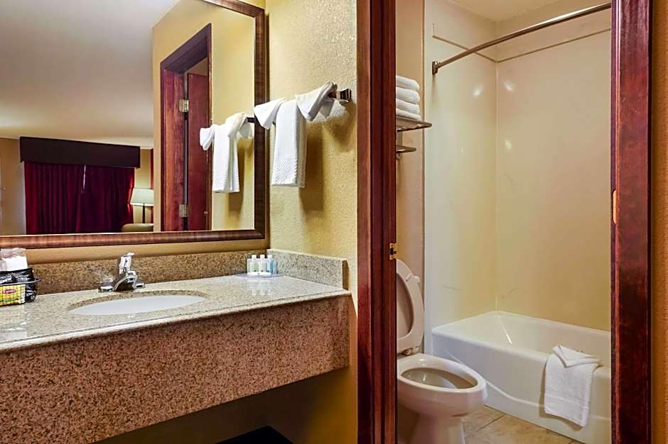 Quality Inn & Suites West Helena