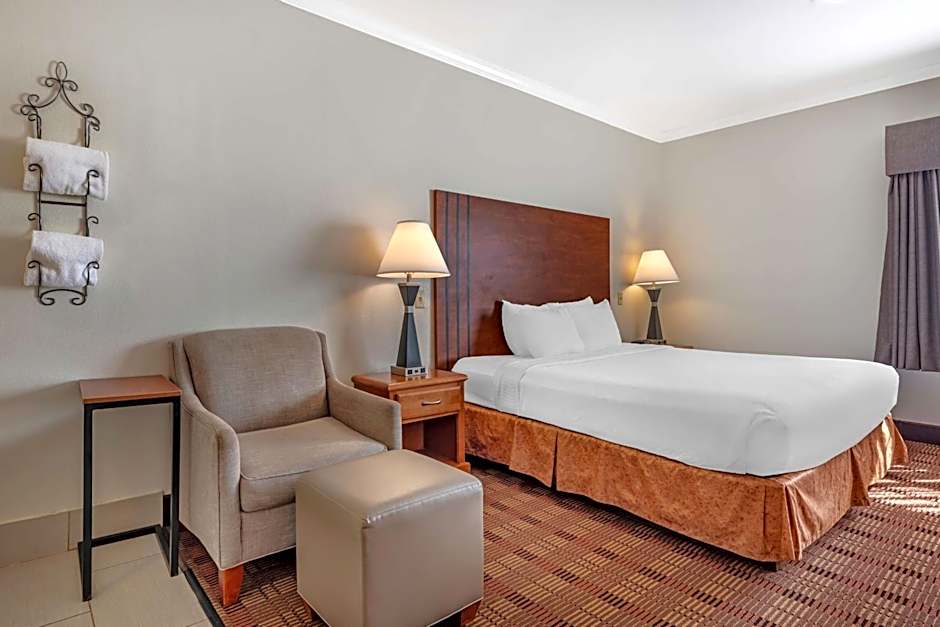 Best Western Clubhouse Inn & Suites
