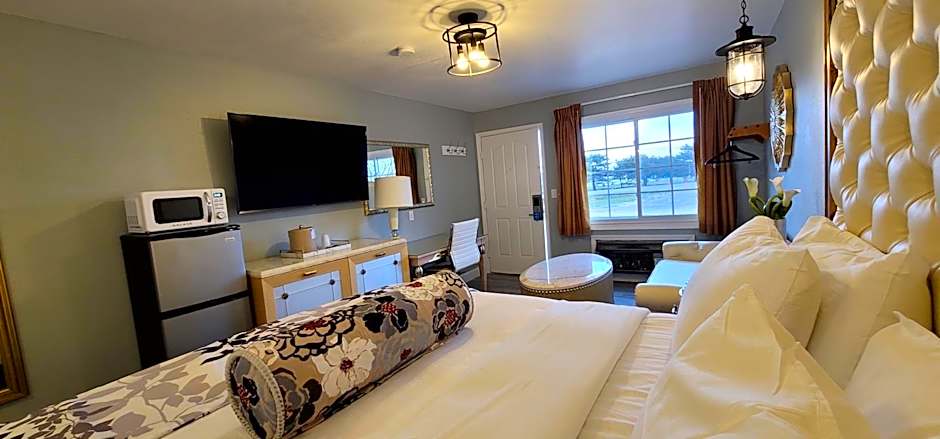 Dragonfly Inn & Suites