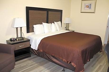 King Room with Bathtub - Non-Smoking