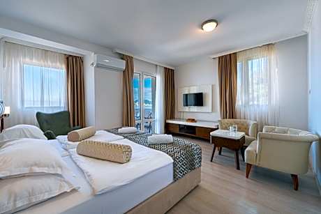 Two-Bedroom Apartment with Sea View