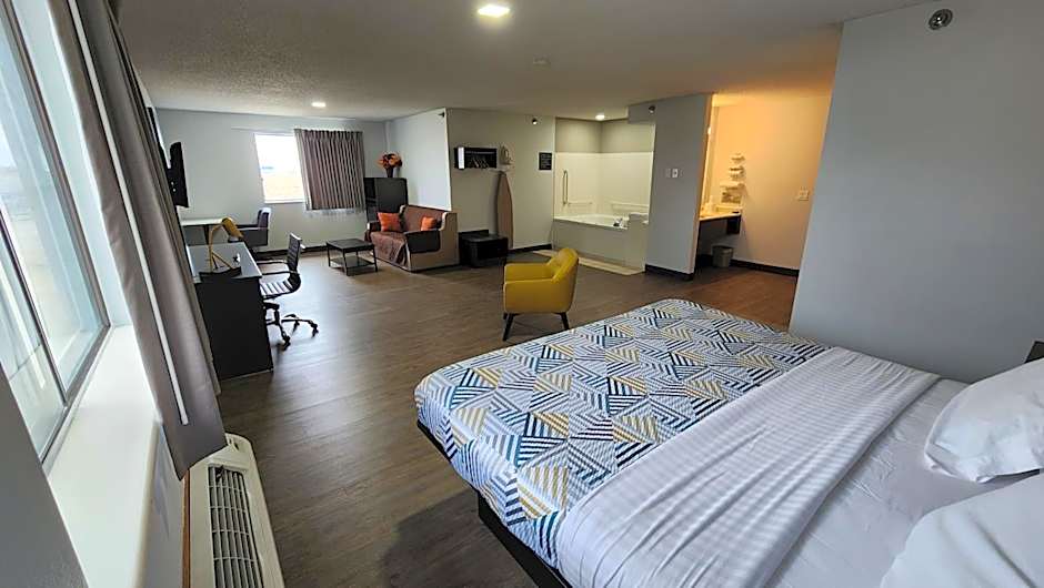 Photo 1 of 11 of 1 King Bed Suite, Jetted Tub