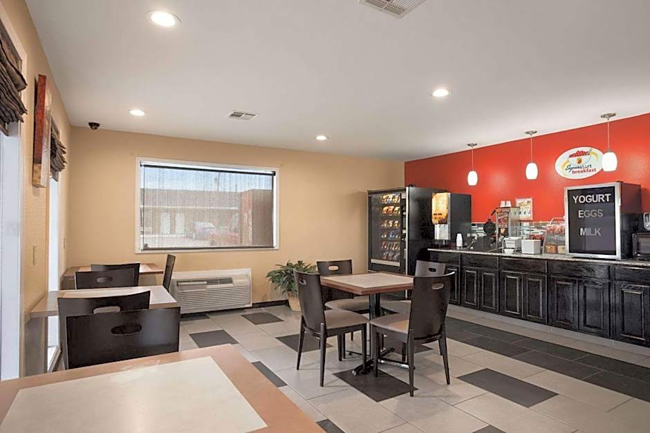 Super 8 by Wyndham Henryetta