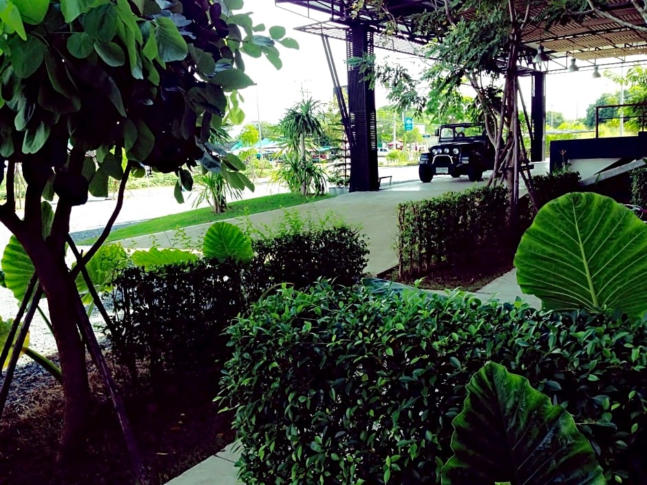 The Pride Hotel At Laemsing
