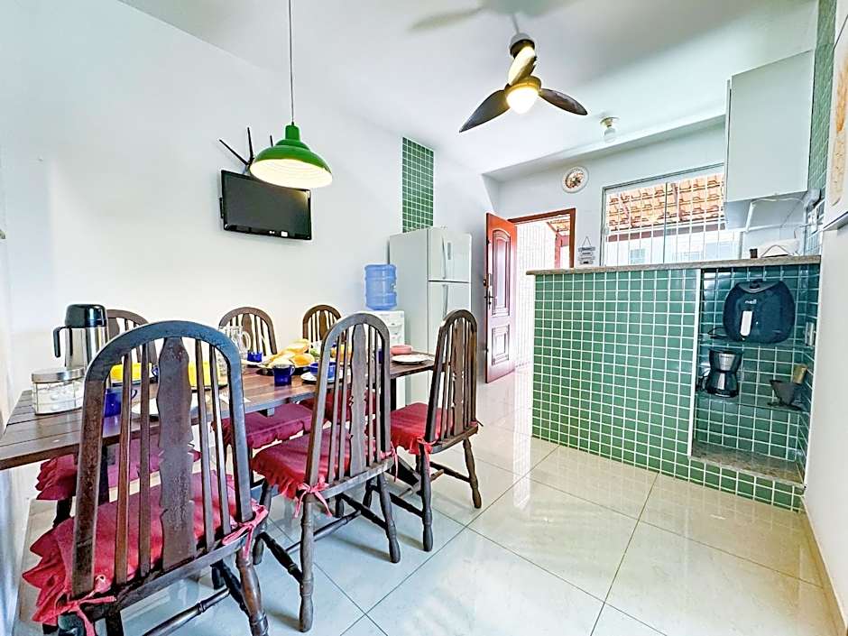 Casarão e piscina localização excelente | ROSF91