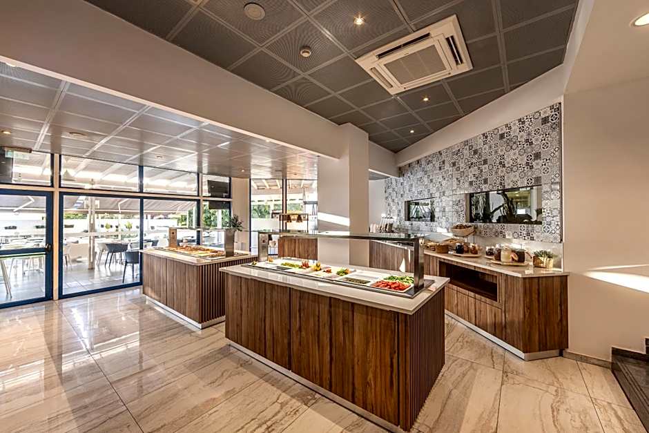 Lantiana Gardens ApartHotel