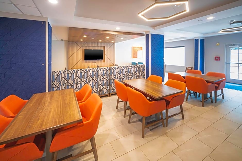 Holiday Inn Express and Suites Atlanta-Johns Creek By IHG
