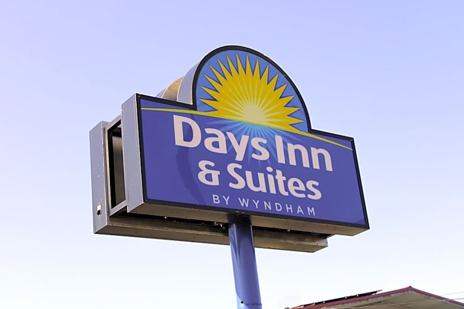 Days Inn & Suites by Wyndham Springfield on I-44