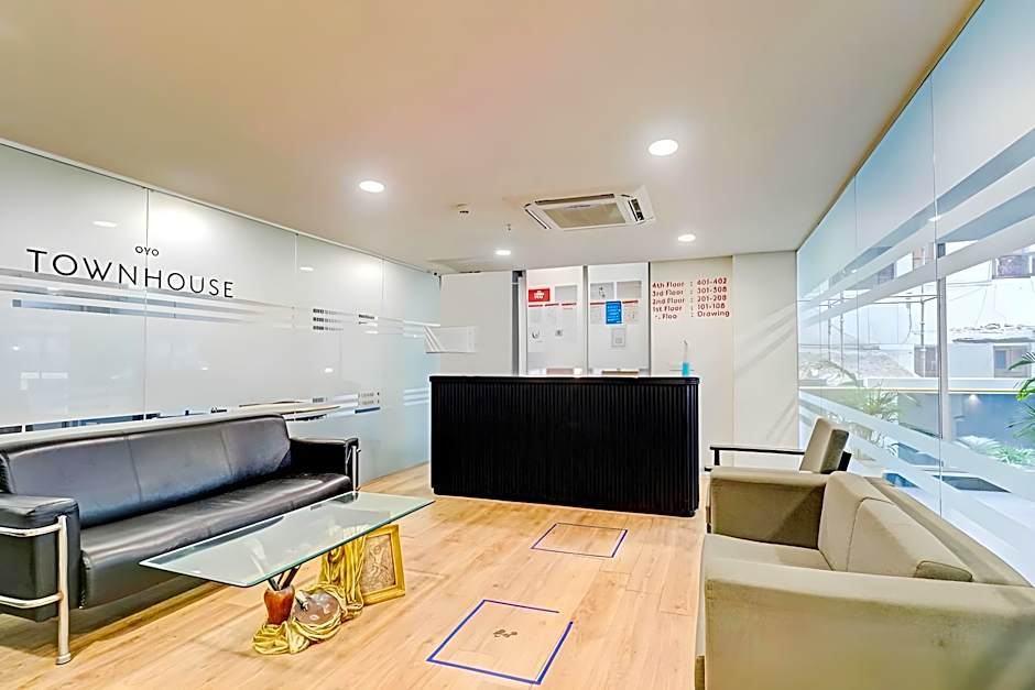 Townhouse Sector 30 Near Botanic Garden of Indian Republic