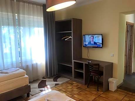 Economy Quadruple Room - Annex
