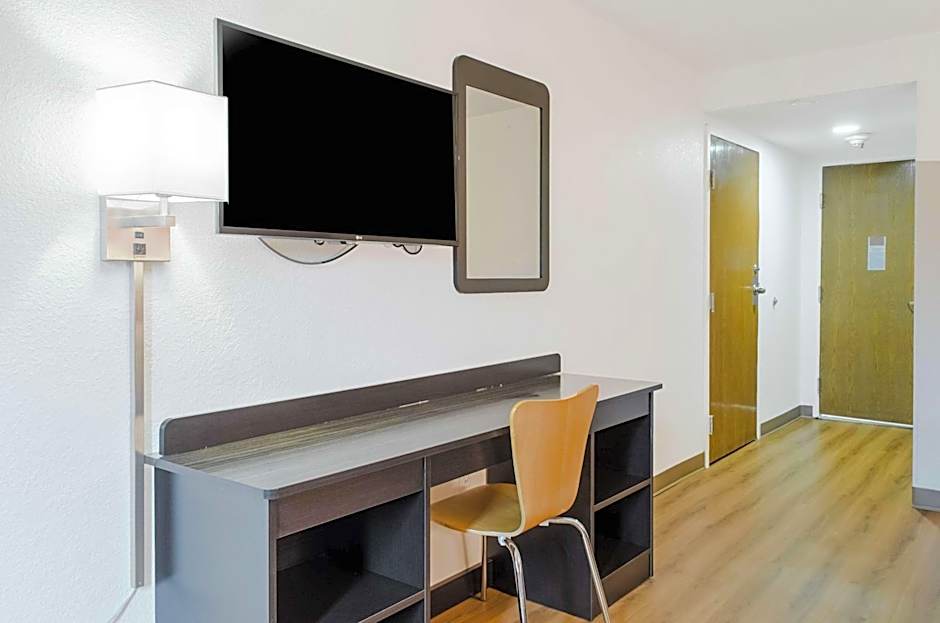 Motel 6-Brockton, MA