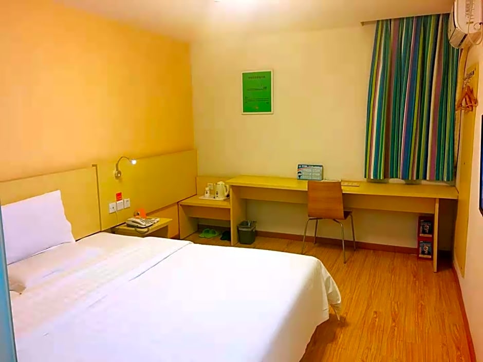 7 Days Inn Guangzhou Baoye Road Shayuan Metro Station Branch – Guangzhou (Canton), IA