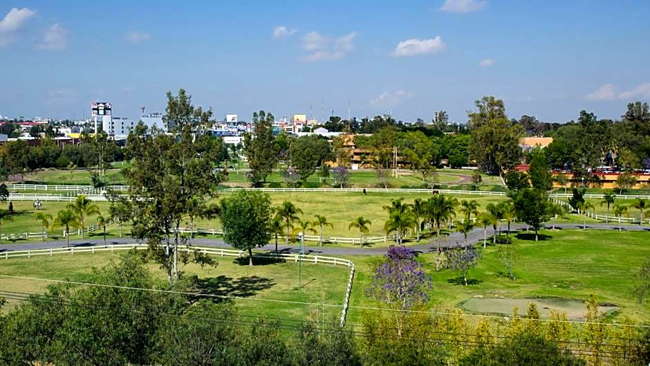 Holiday Inn Express and Suites Celaya By IHG