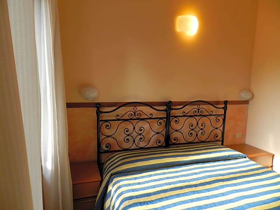 Hotel Monica