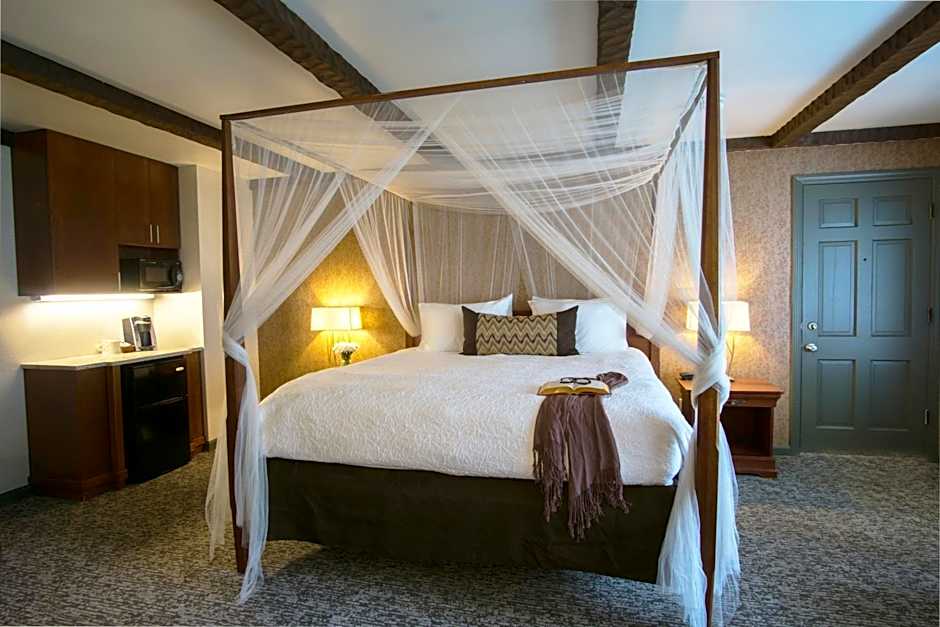 Photo 1 of 7 of Superior 1 King Bed, Jetted Tub