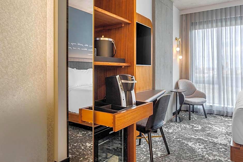 Cambria Hotel Boston Downtown-Seaport