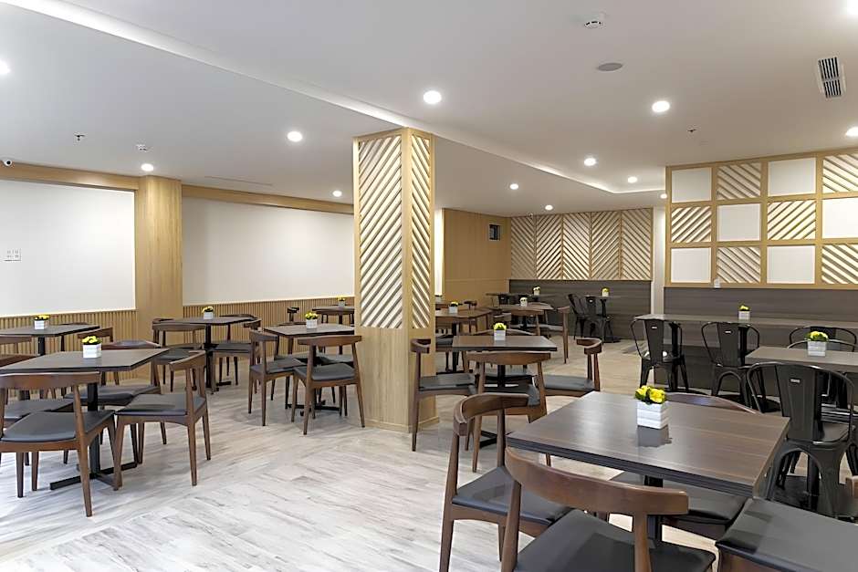 Seven Seas Hotel and Apartment