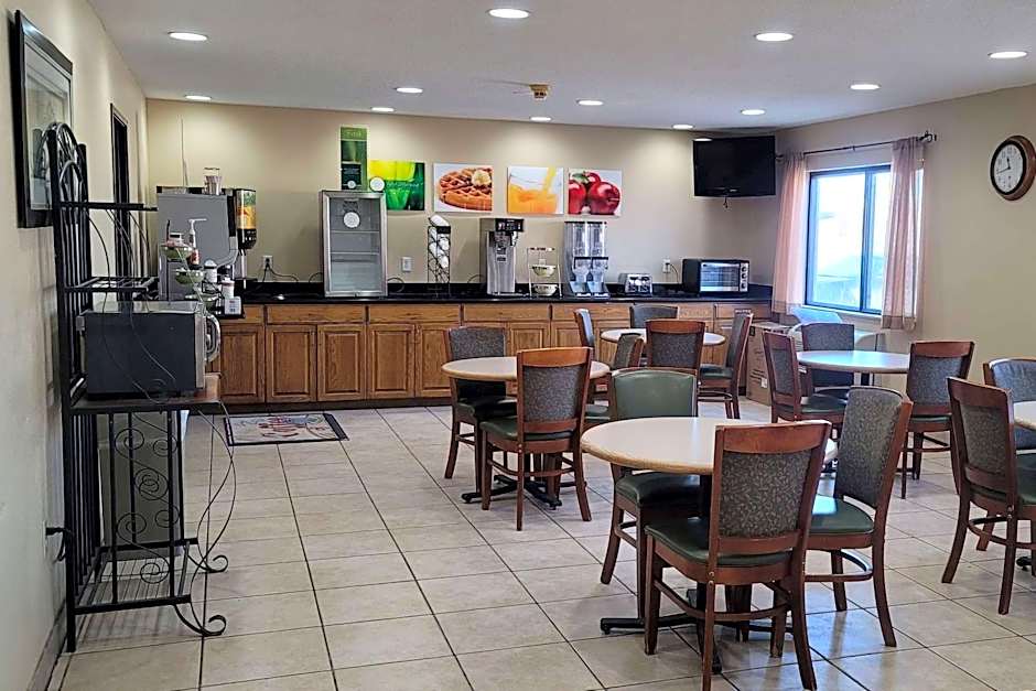 Travelodge by Wyndham Fargo West Acres