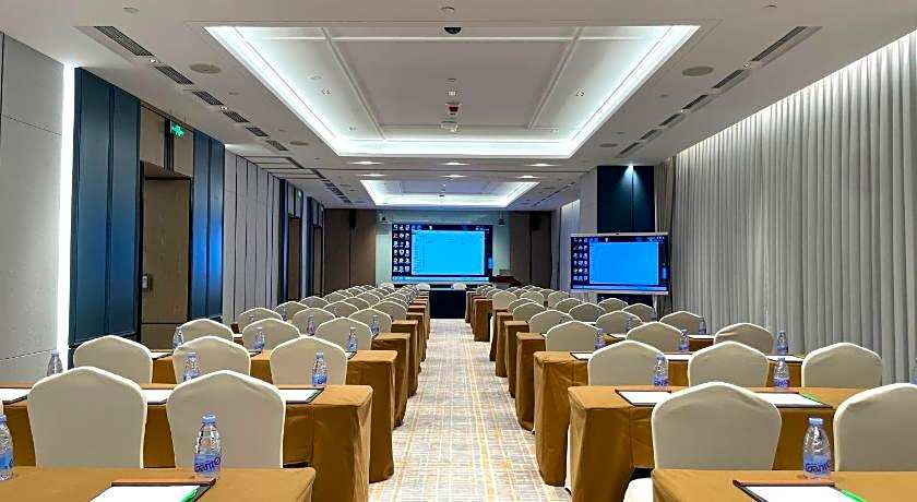 Holiday Inn Zhuhai City Center By IHG