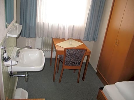 Single Room with Shared Toilet