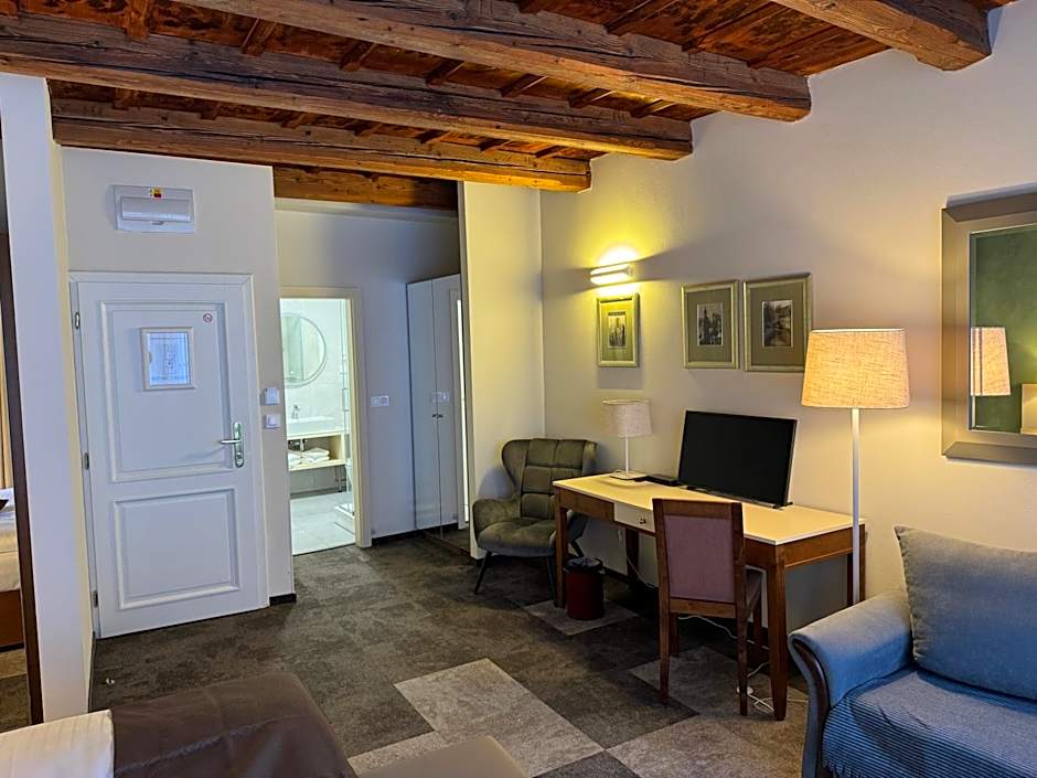 The Golden Wheel Boutique Hotel