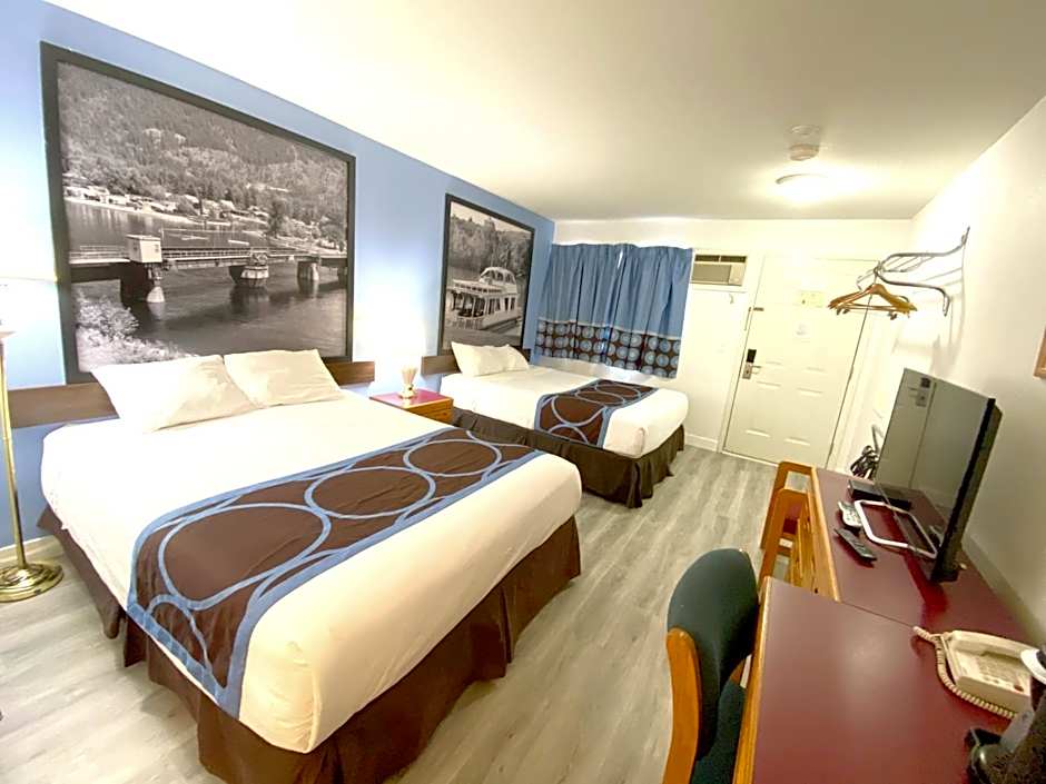 Super 8 by Wyndham Sicamous