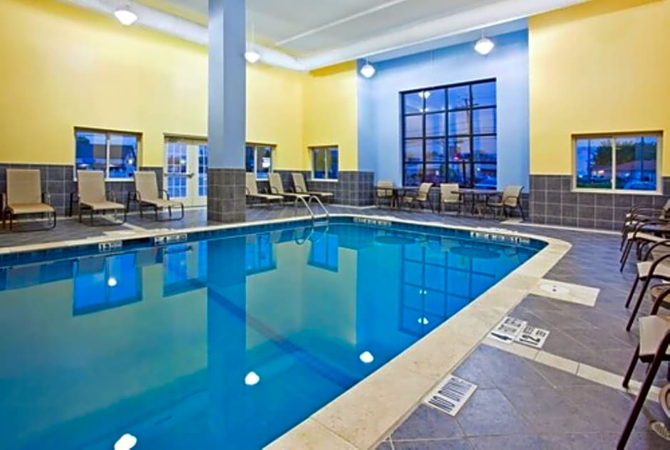 Holiday Inn Express & Suites Niagara Falls By IHG