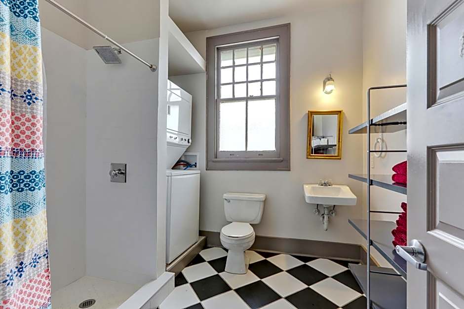 Freret Apartments near Streetcar & Tulane