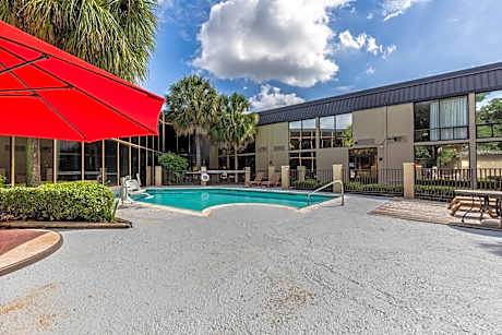 Red Roof PLUS & Suites Houston - IAH Airport SW