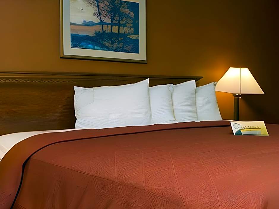 Quality Inn & Suites Kansas City I-435n Near Sports Complex