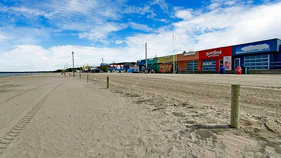 Main Beach River Retreat - Wasaga Beach 1 - Main Strip - 93 Mosley St